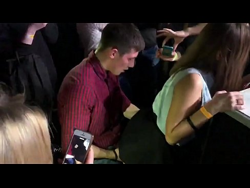 ❤️ Sexe real en una discoteca russa. Noia russa de 18 anys a l'anus i la vagina follada en una discoteca ❤❌ Putes al ca.vegasservice.ru ﹏