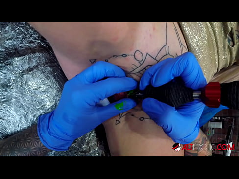❤️ La bomba Sully Savage, molt tatuada, es va tatuar al clítoris ❤❌ Putes al ca.vegasservice.ru ﹏
